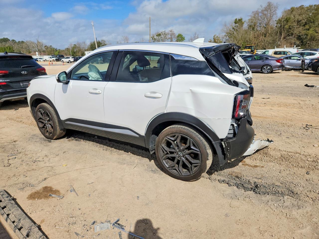 2025 NISSAN KICKS