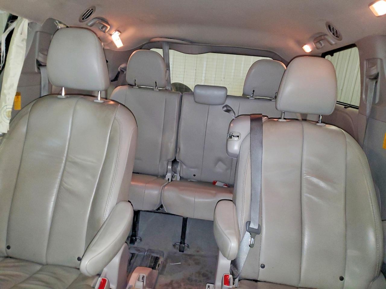 2014 TOYOTA SIENNA