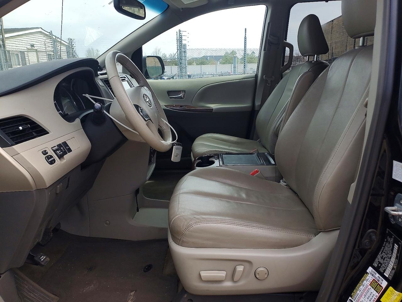 2013 TOYOTA SIENNA