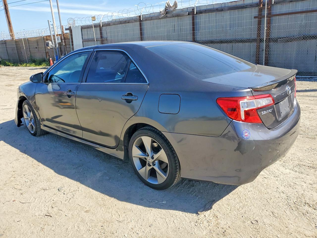 2014 TOYOTA CAMRY