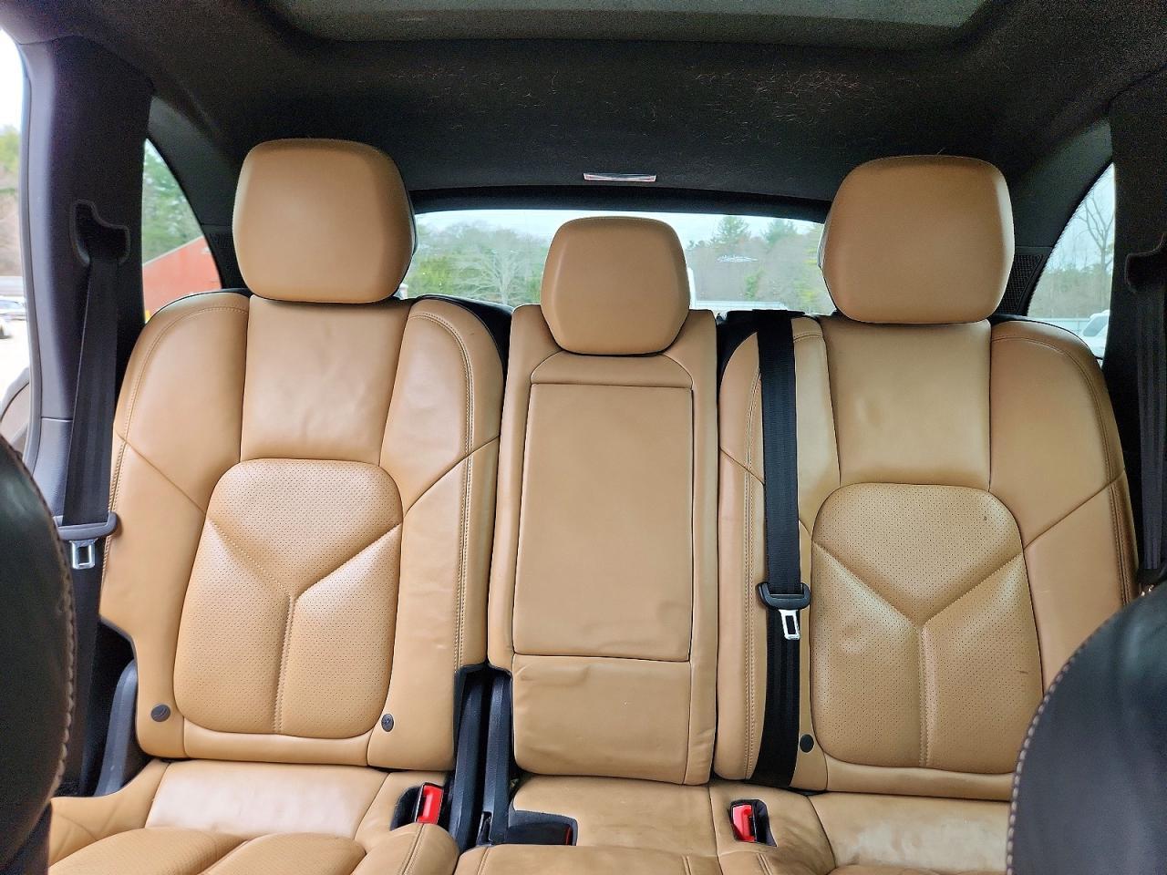2016 PORSCHE CAYENNE