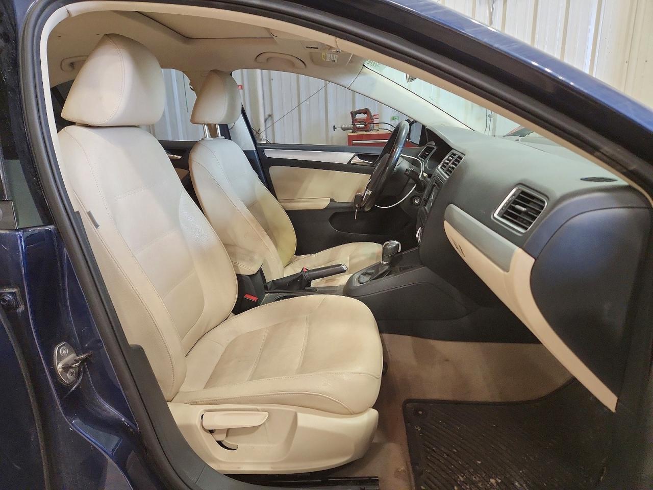 2011 VOLKSWAGEN JETTA
