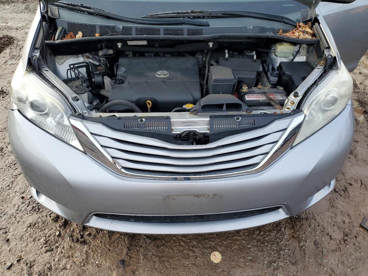 2016 TOYOTA SIENNA