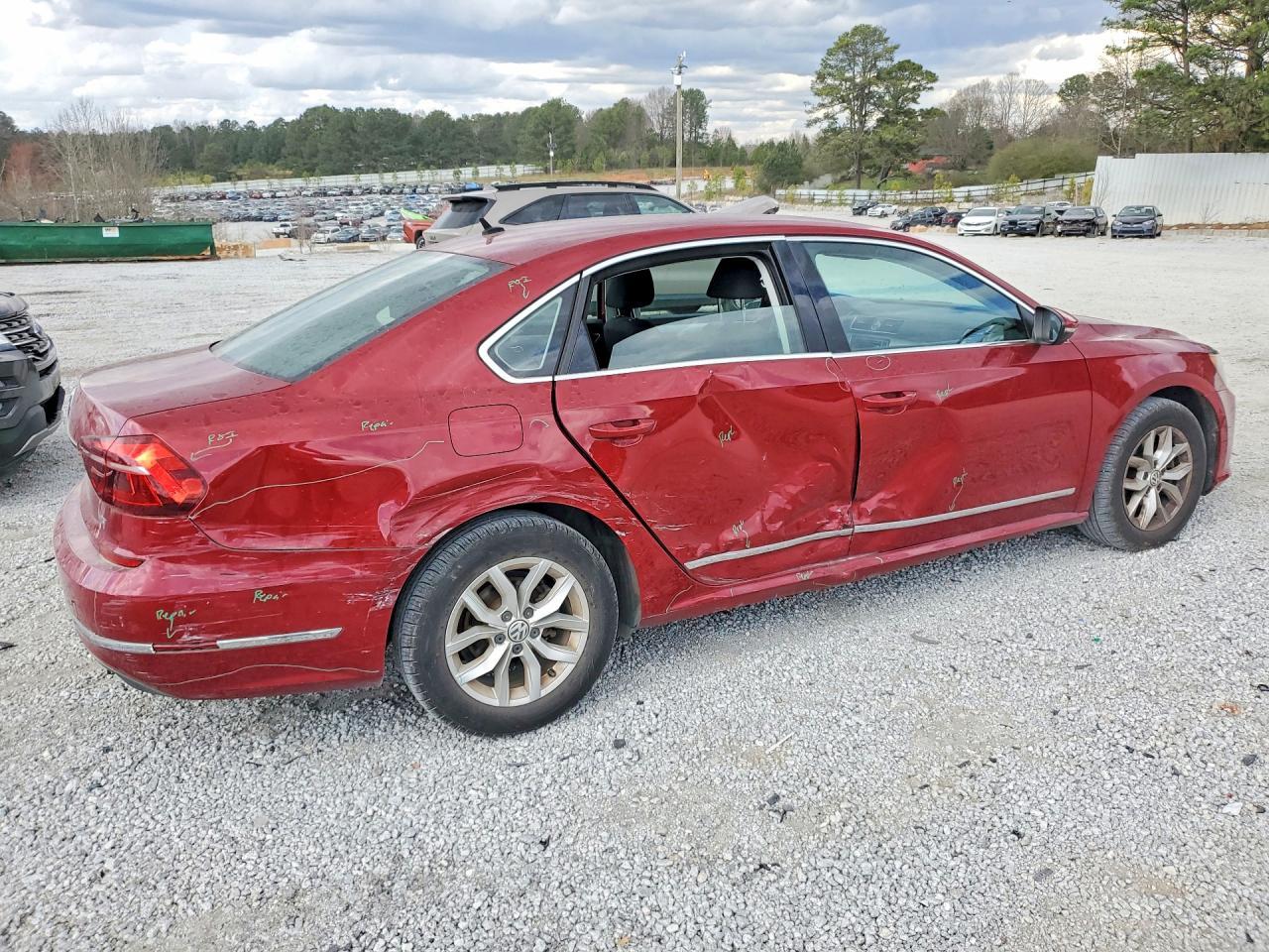 2017 VOLKSWAGEN Passat
