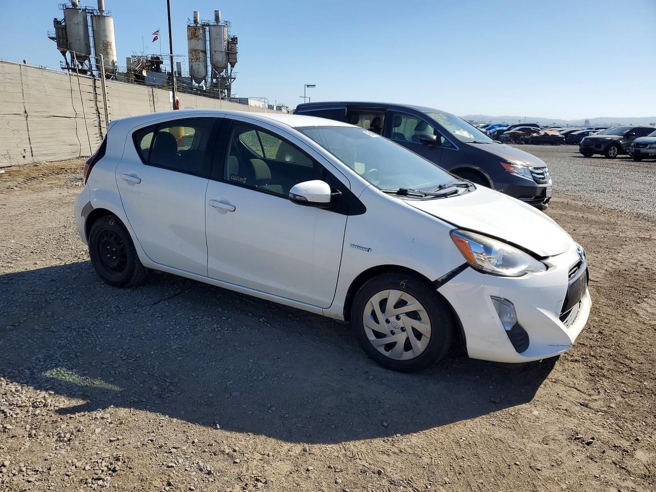 2016 TOYOTA Prius c
