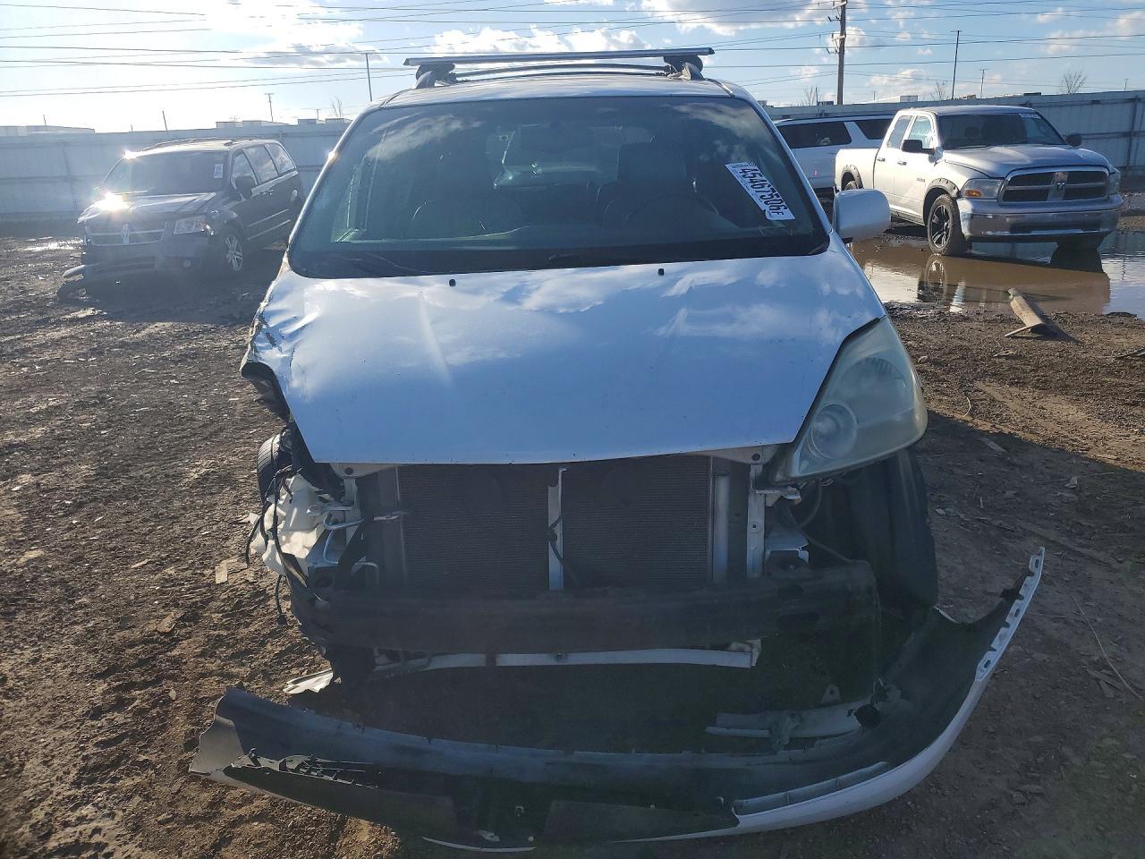 2005 TOYOTA SIENNA