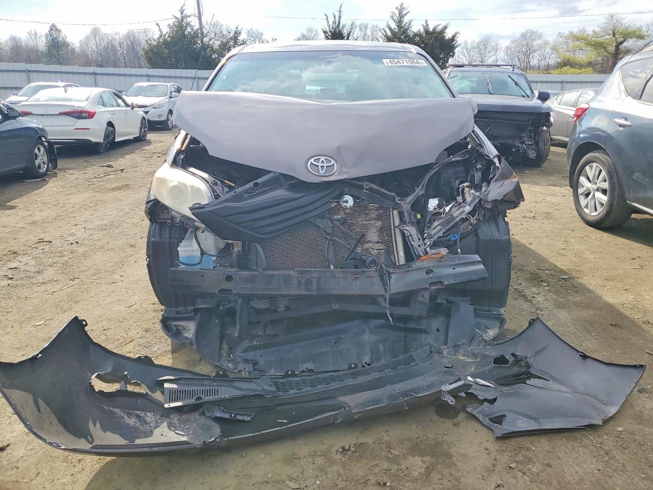2014 TOYOTA SIENNA