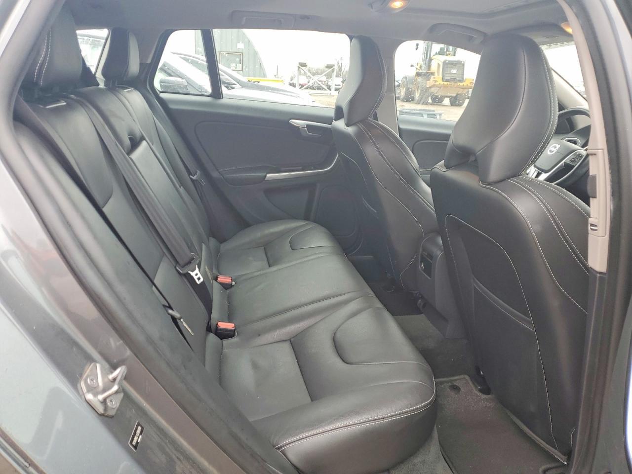 2018 VOLVO V60