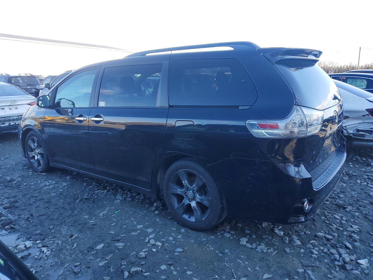 2016 TOYOTA SIENNA