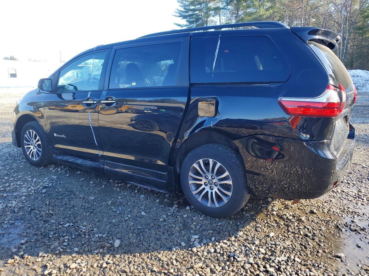 2018 TOYOTA SIENNA