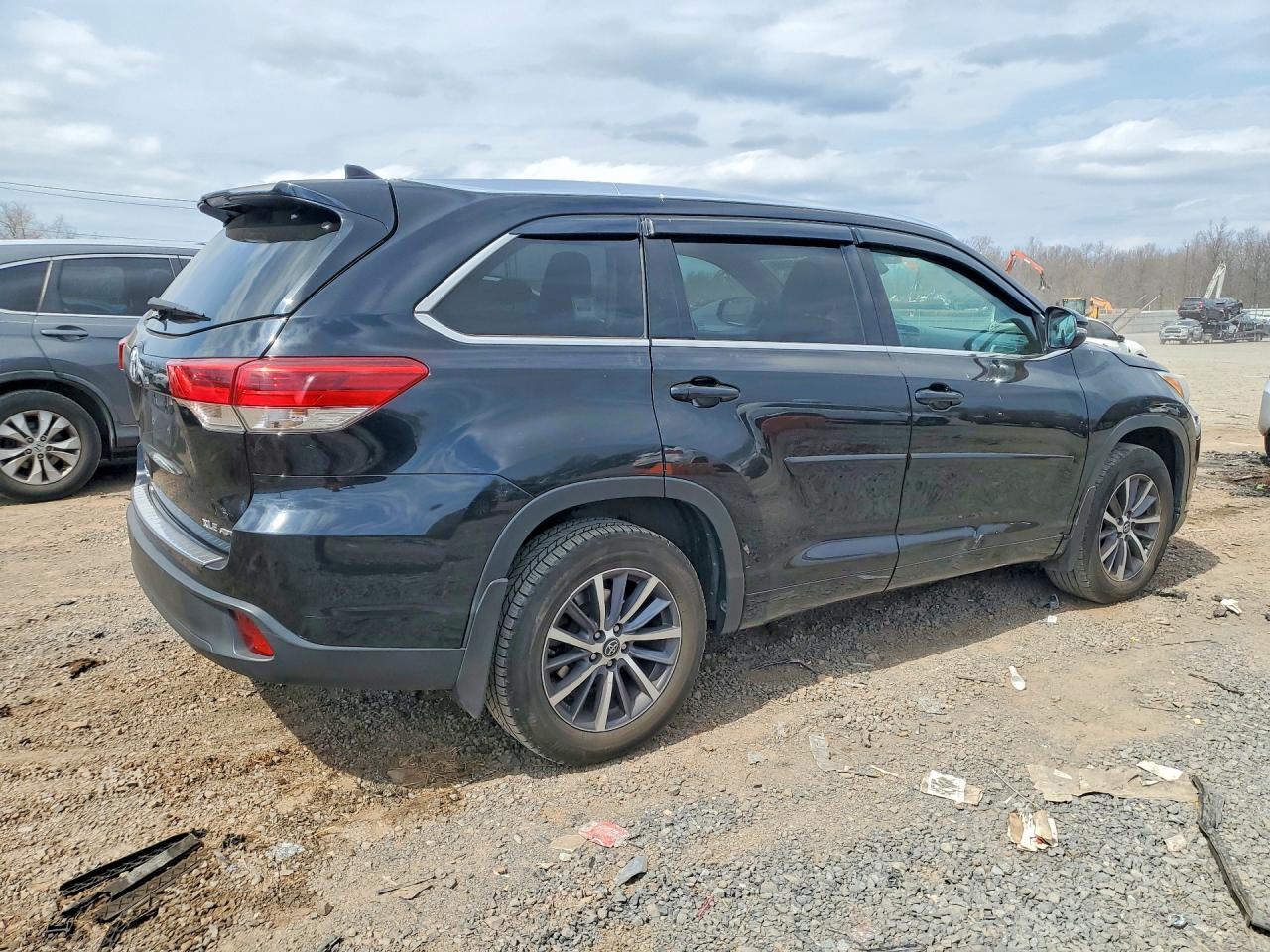 2017 TOYOTA HIGHLANDER