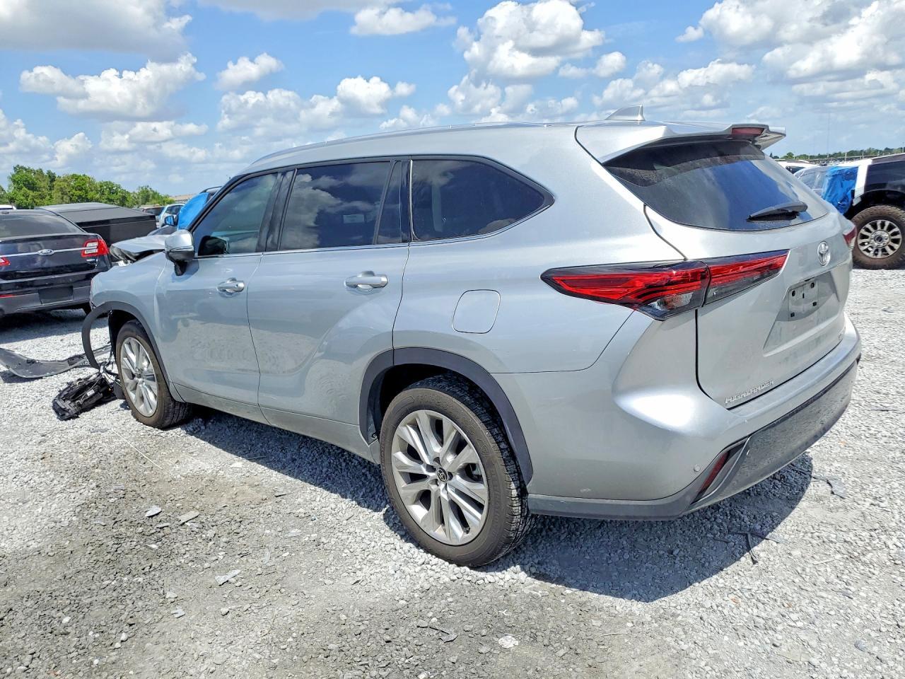 2022 TOYOTA HIGHLANDER