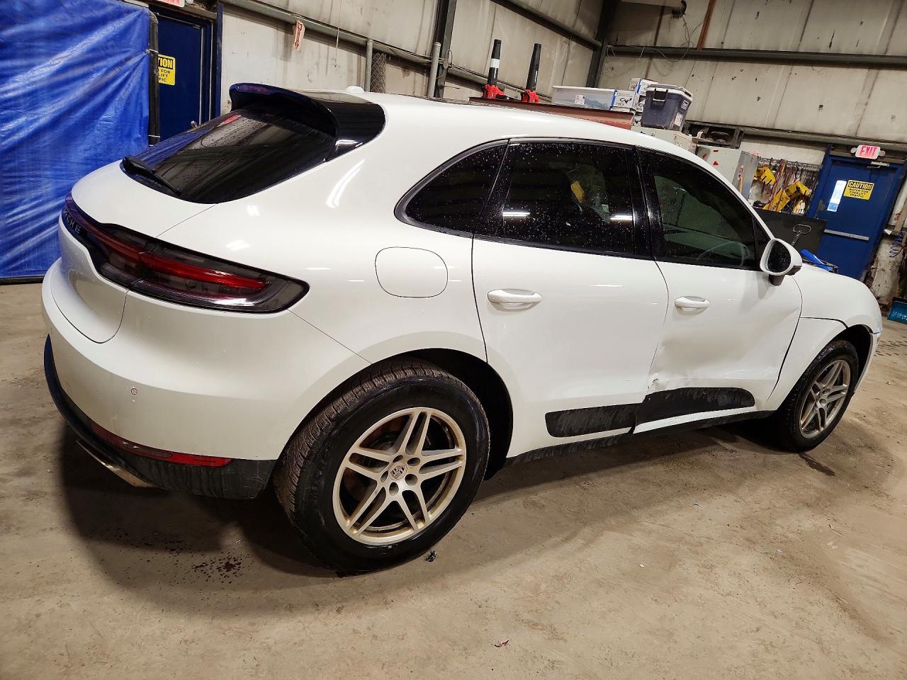 2020 PORSCHE Macan