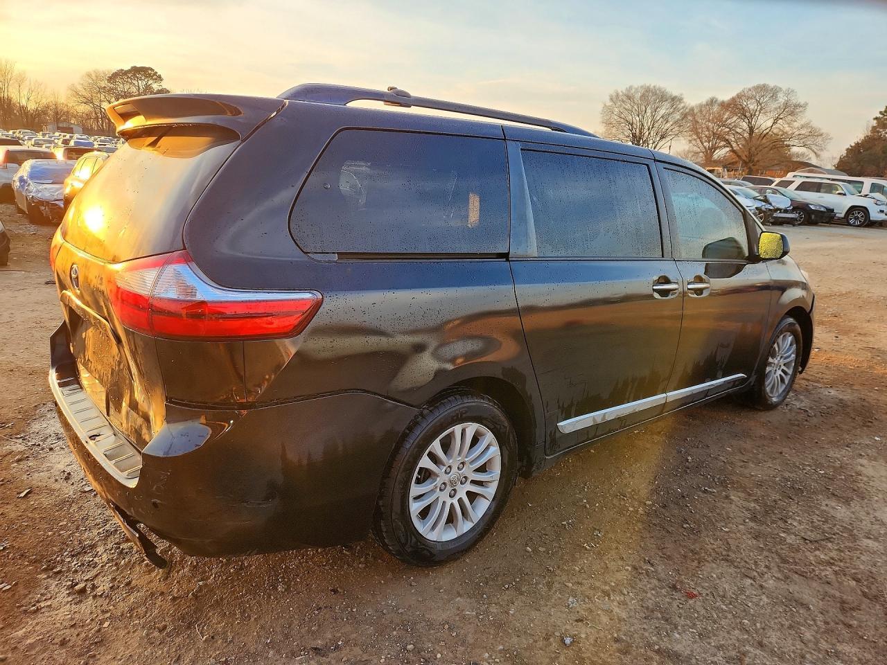 2015 TOYOTA SIENNA
