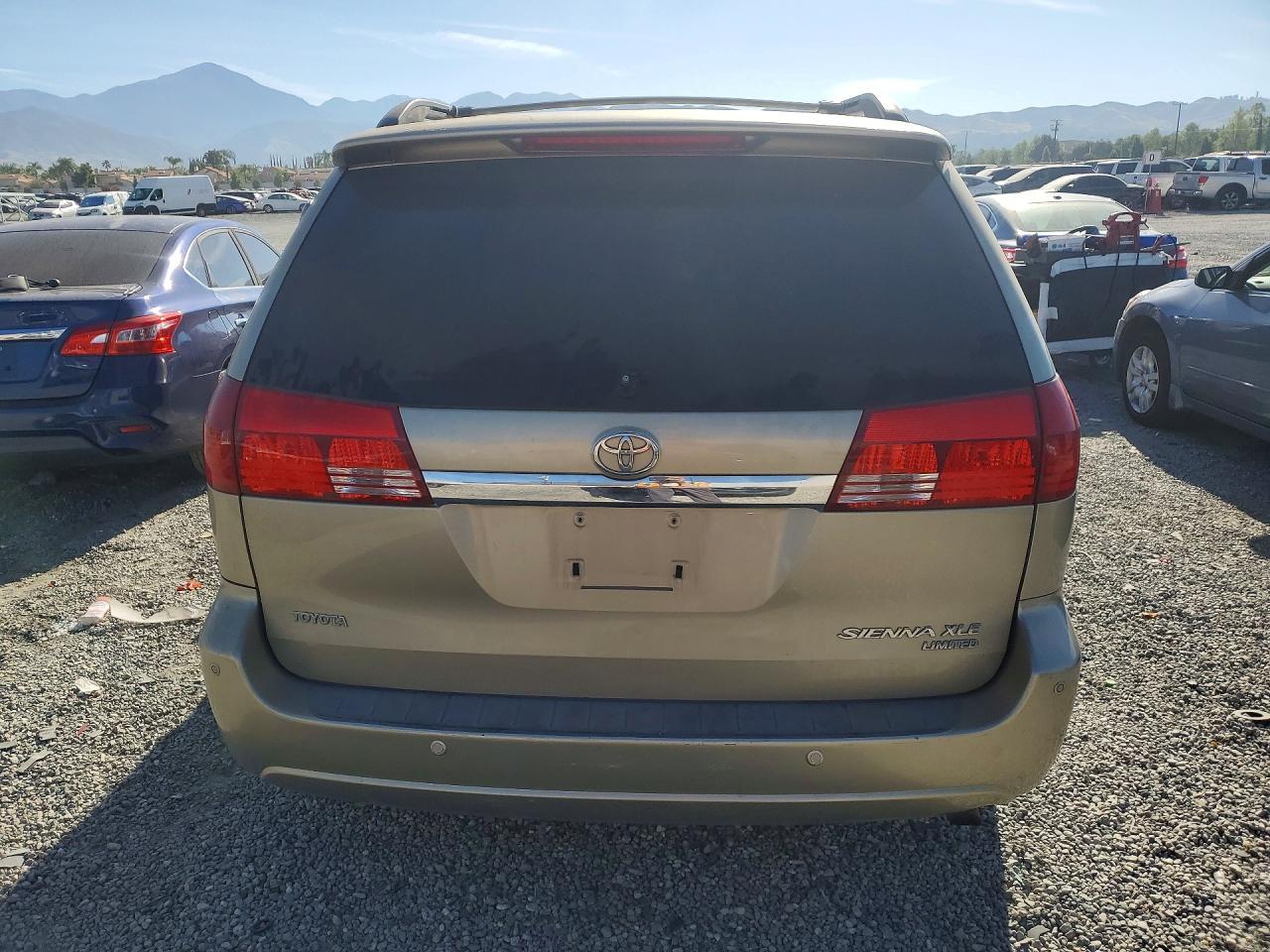 2004 TOYOTA SIENNA