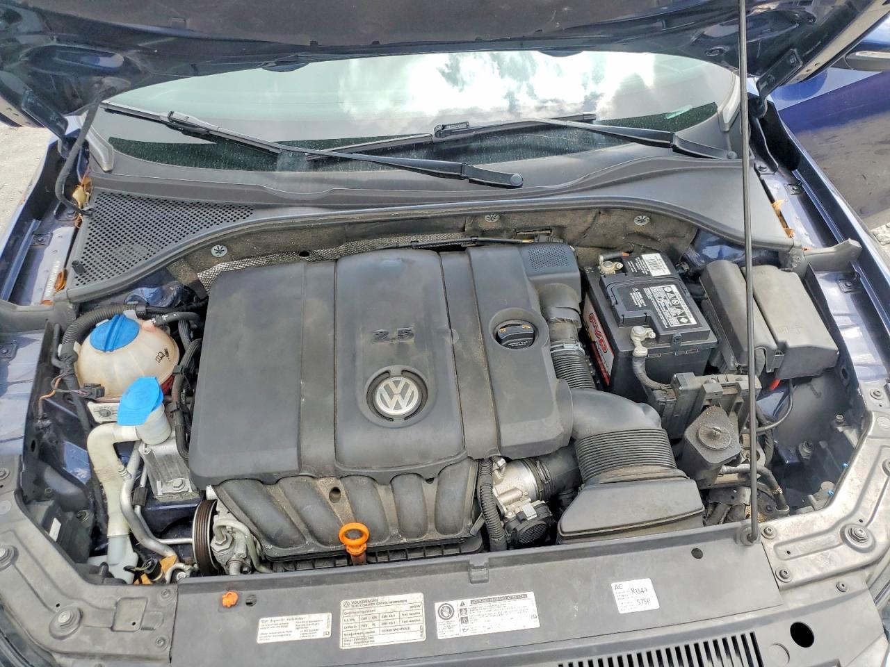 2012 VOLKSWAGEN Passat