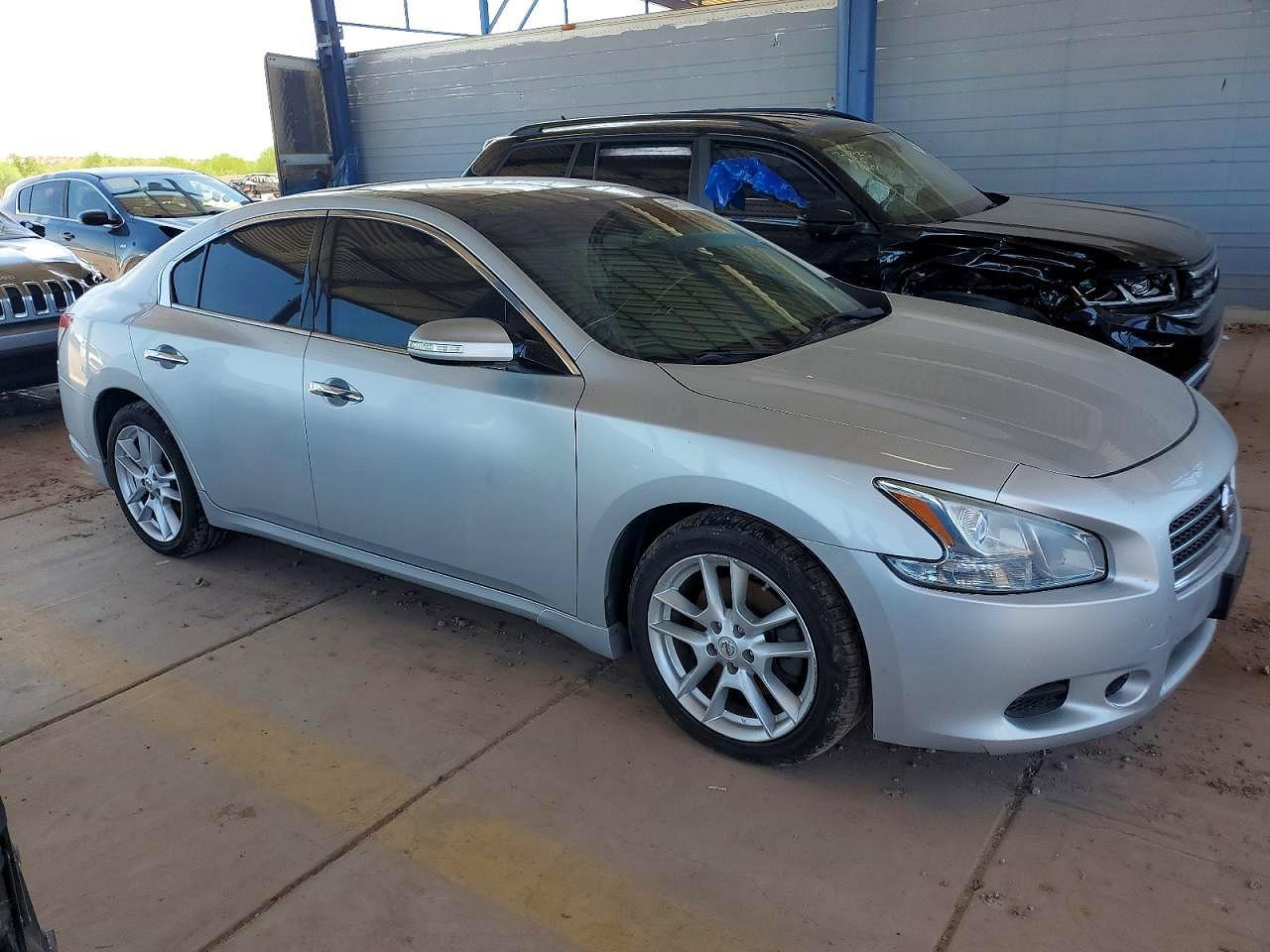 2010 NISSAN Maxima
