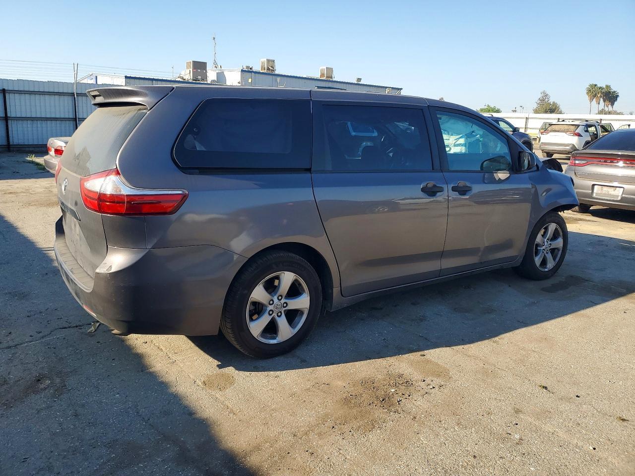 2016 TOYOTA SIENNA