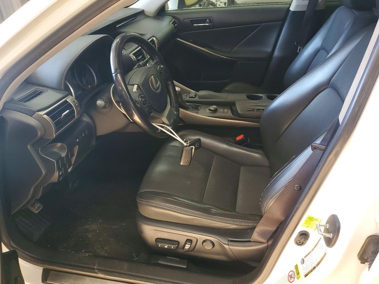 2016 LEXUS IS 200t