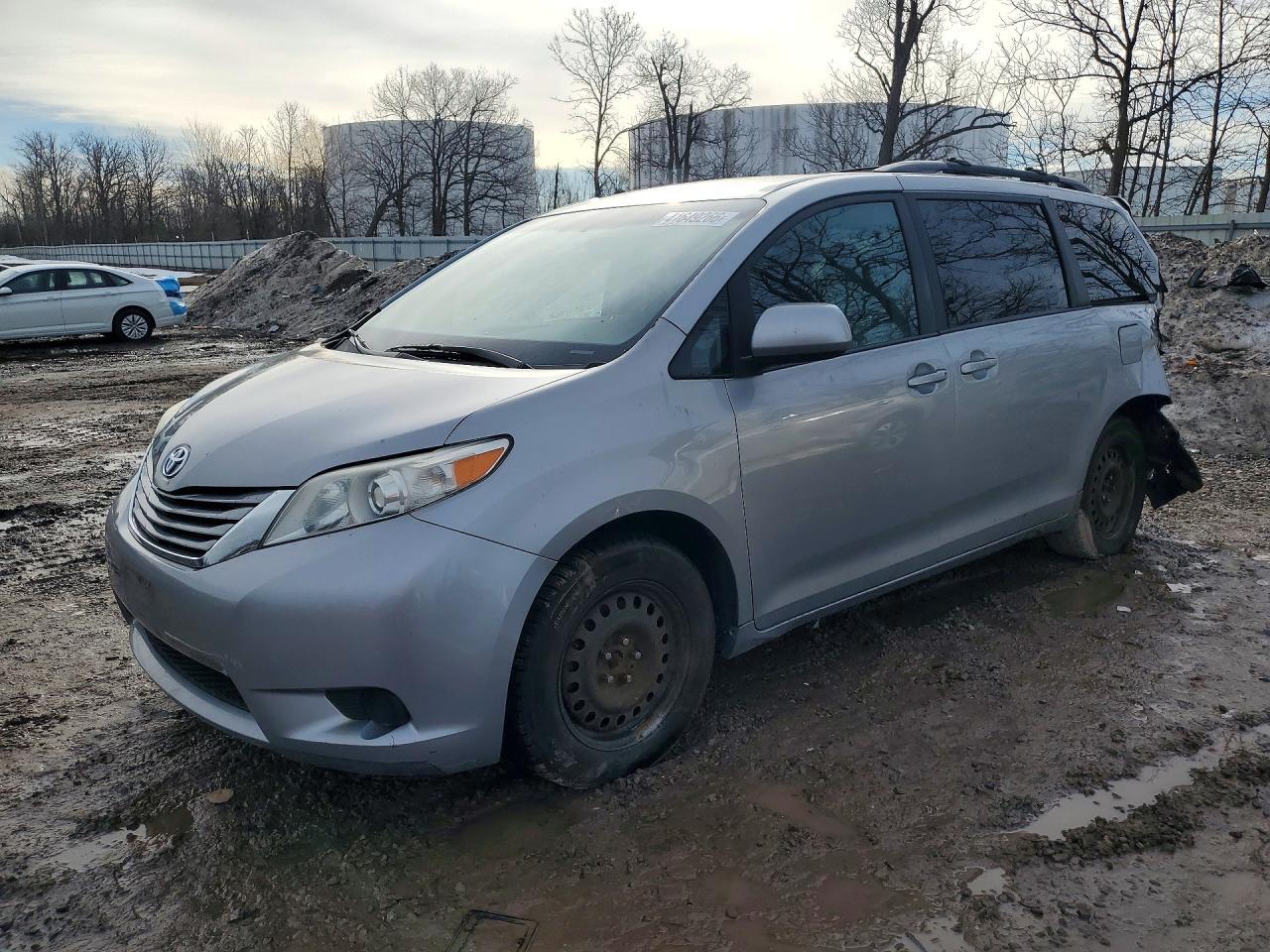 2016 TOYOTA SIENNA