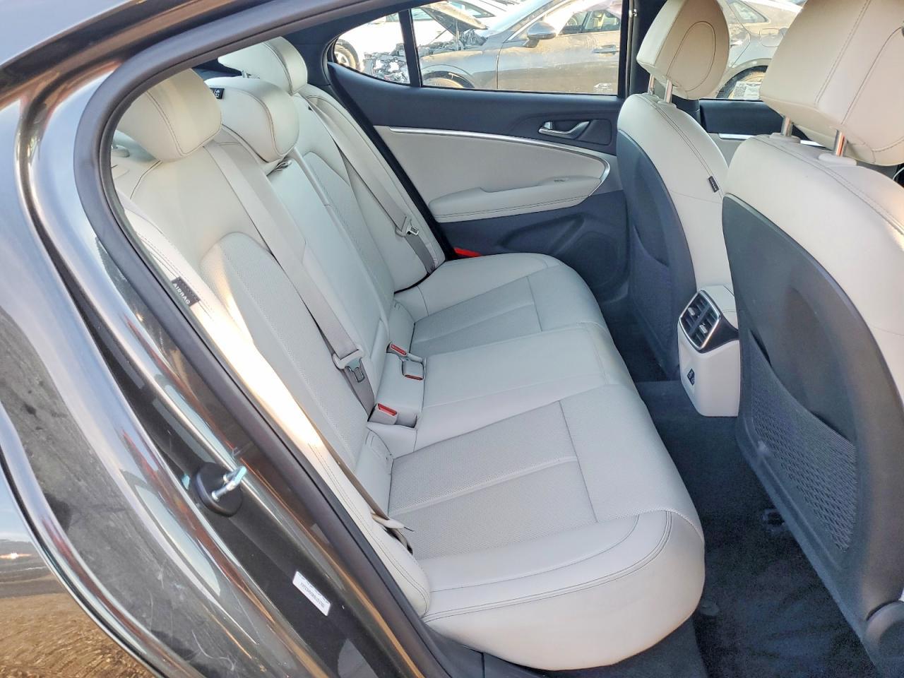 2025 GENESIS G70