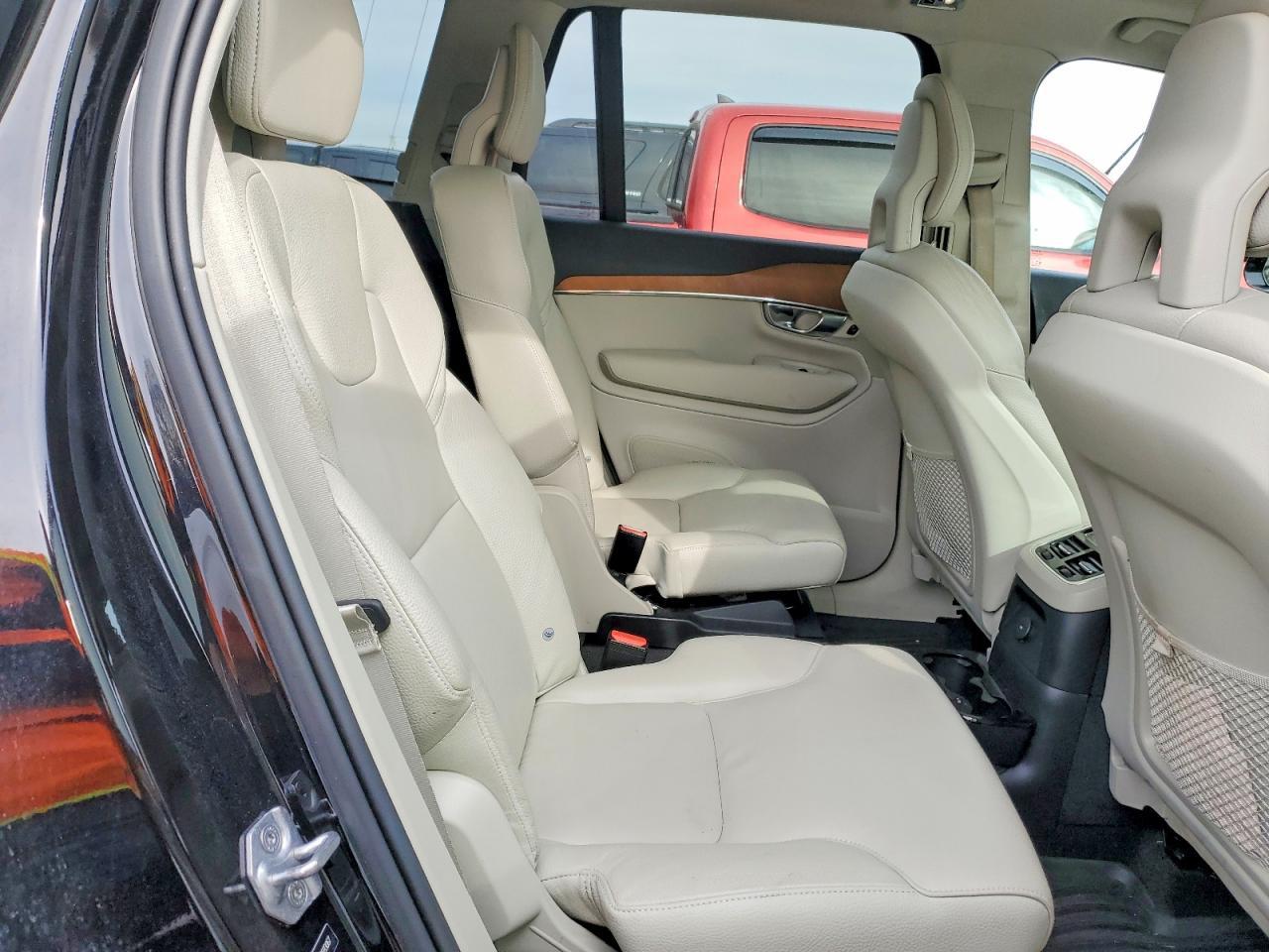 2021 VOLVO XC90