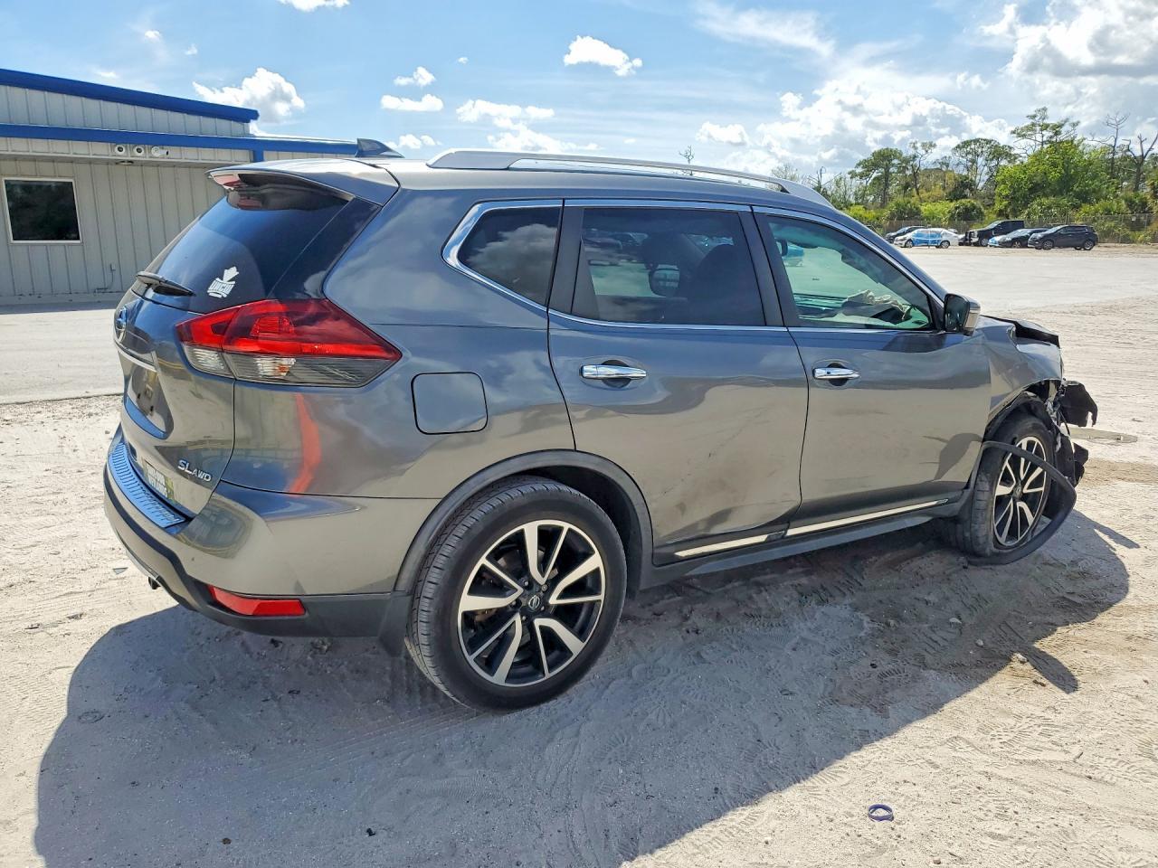 2018 NISSAN ROGUE