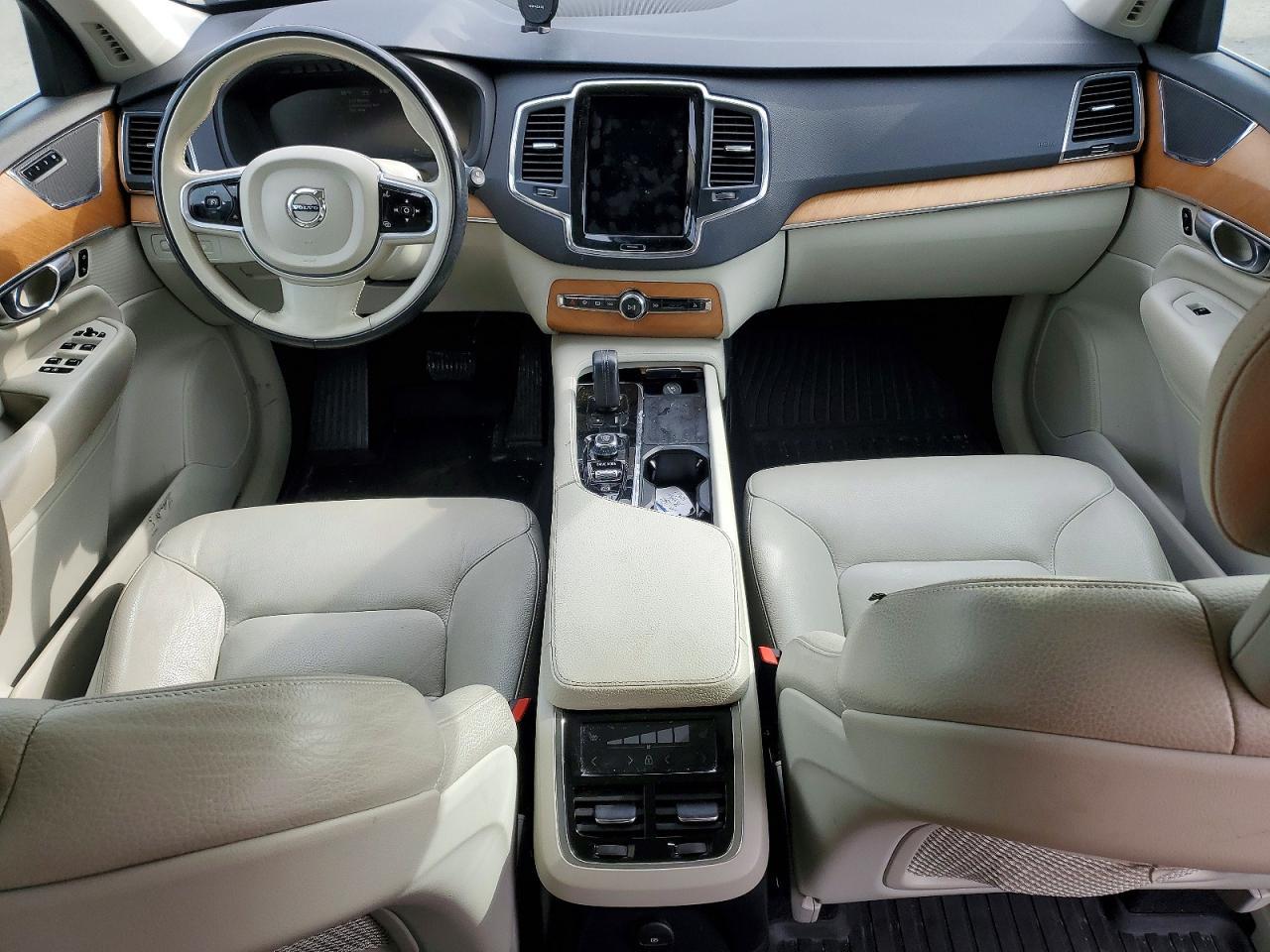 2021 VOLVO XC90