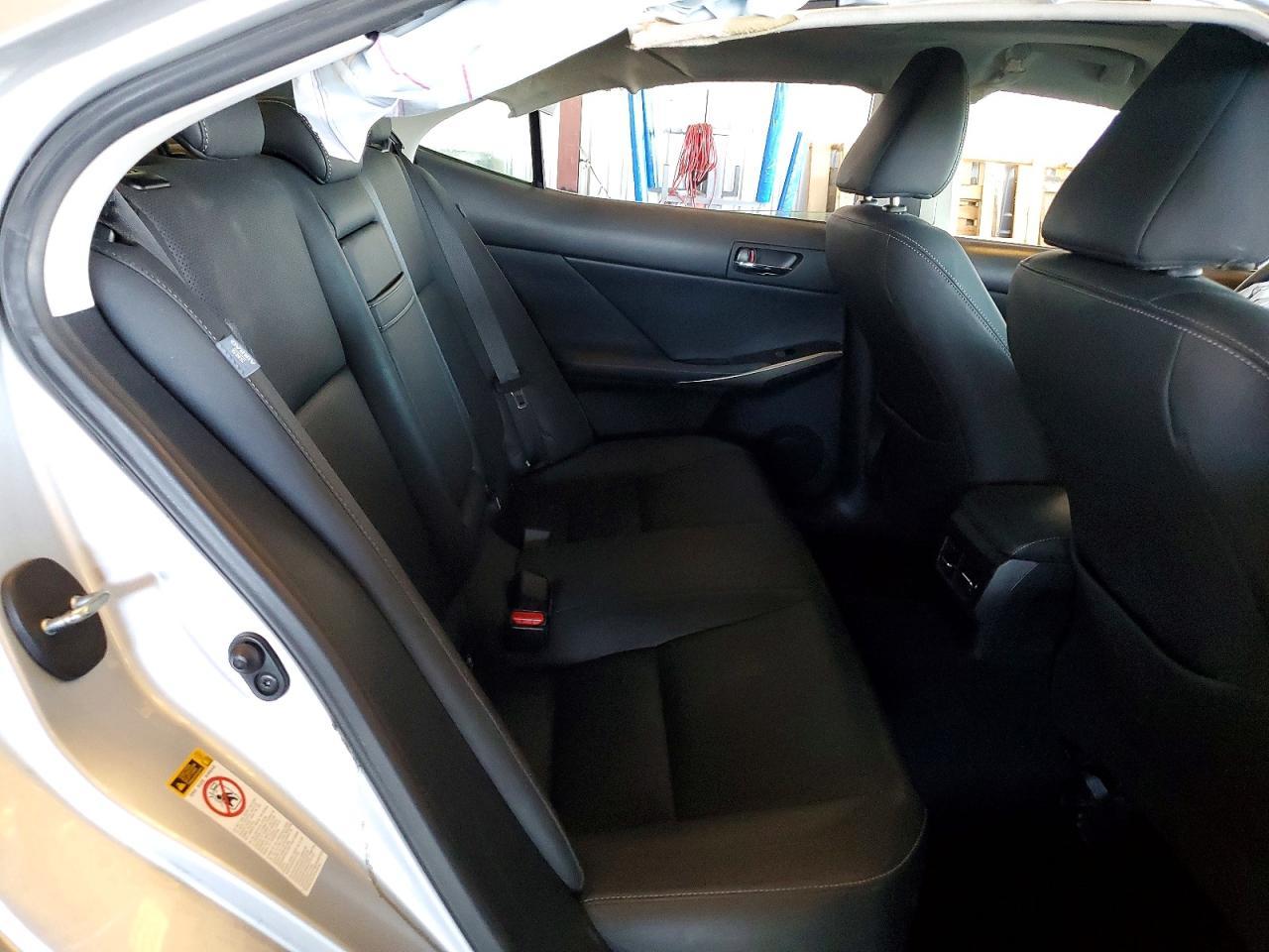 2016 LEXUS IS 200t