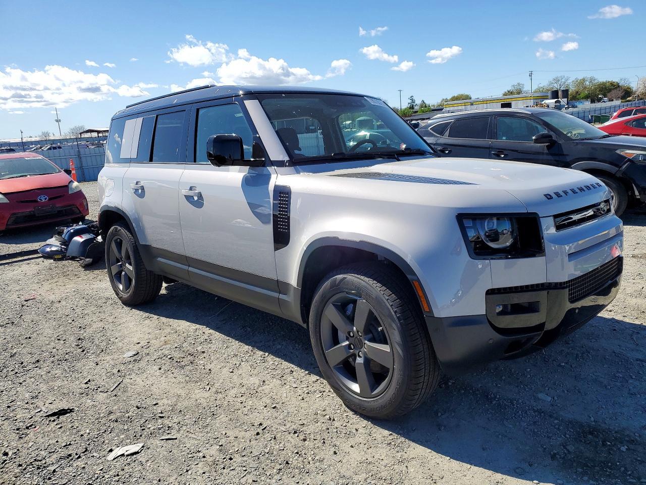2026 LAND ROVER Defender