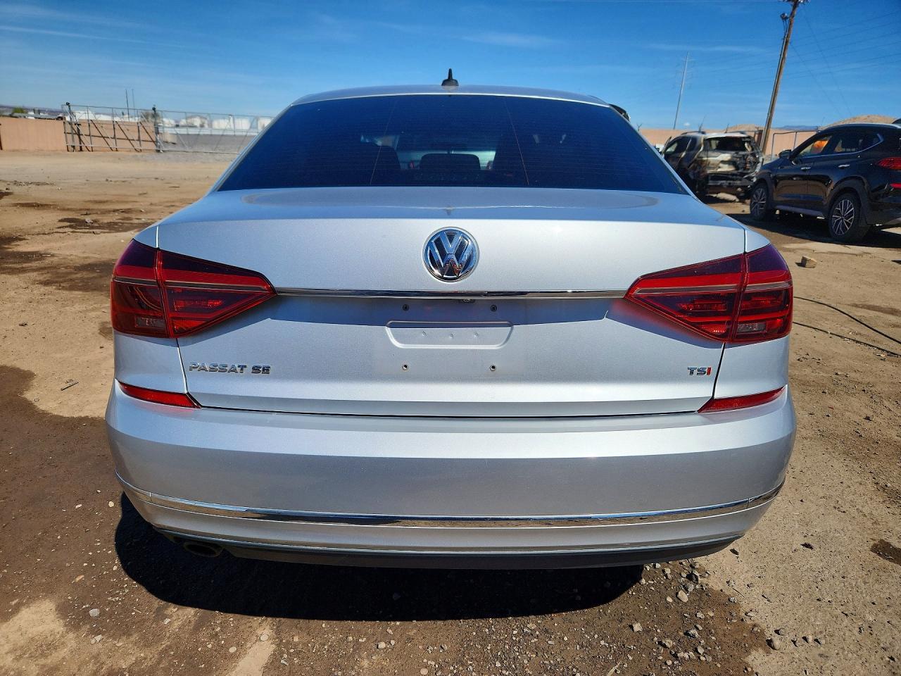 2017 VOLKSWAGEN Passat