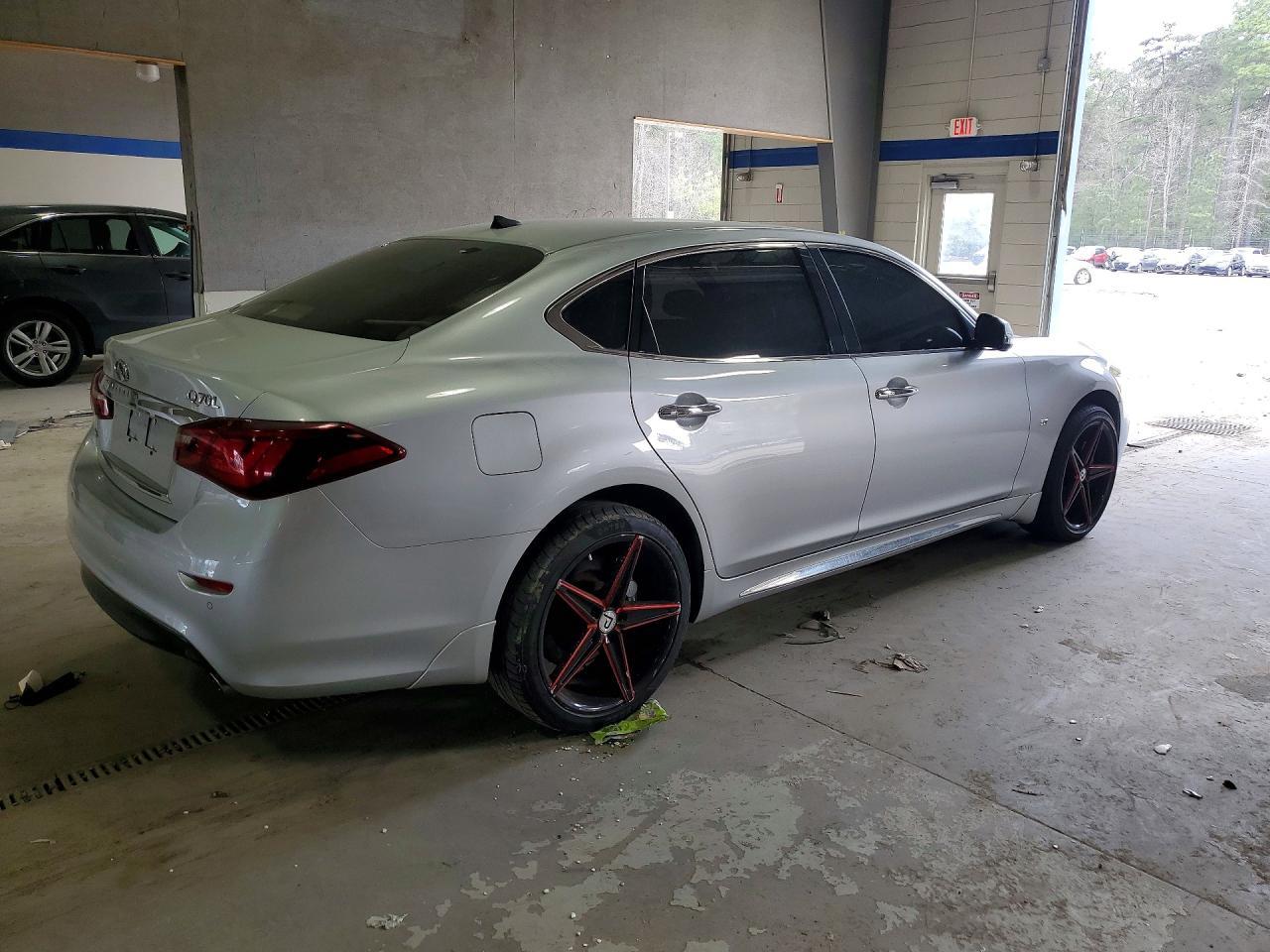 2015 INFINITI Q70