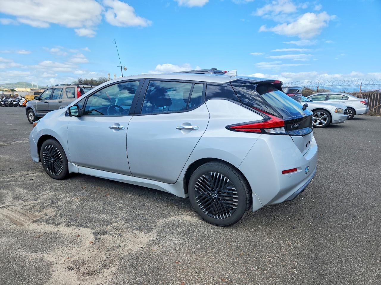 2025 NISSAN LEAF