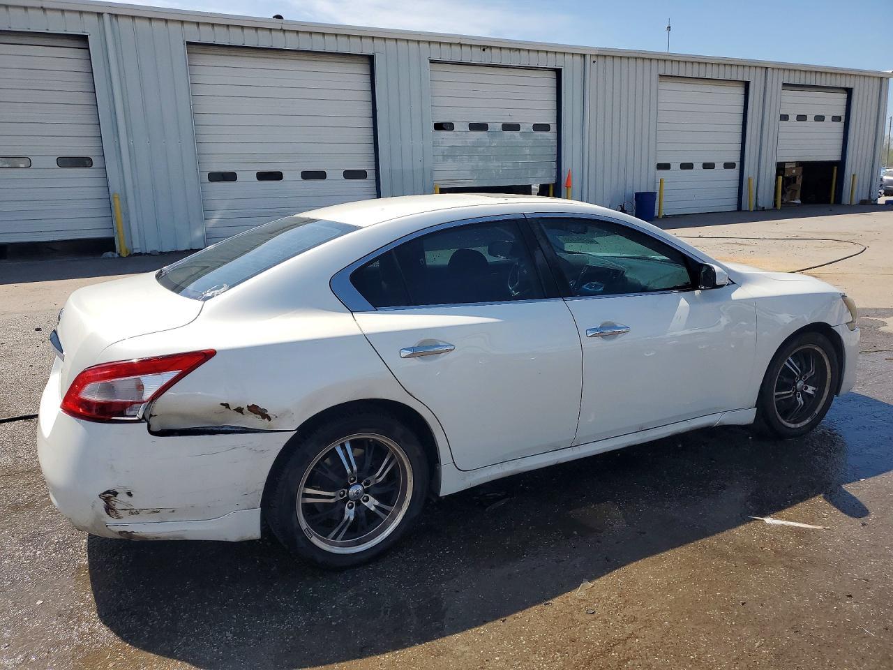 2010 NISSAN Maxima