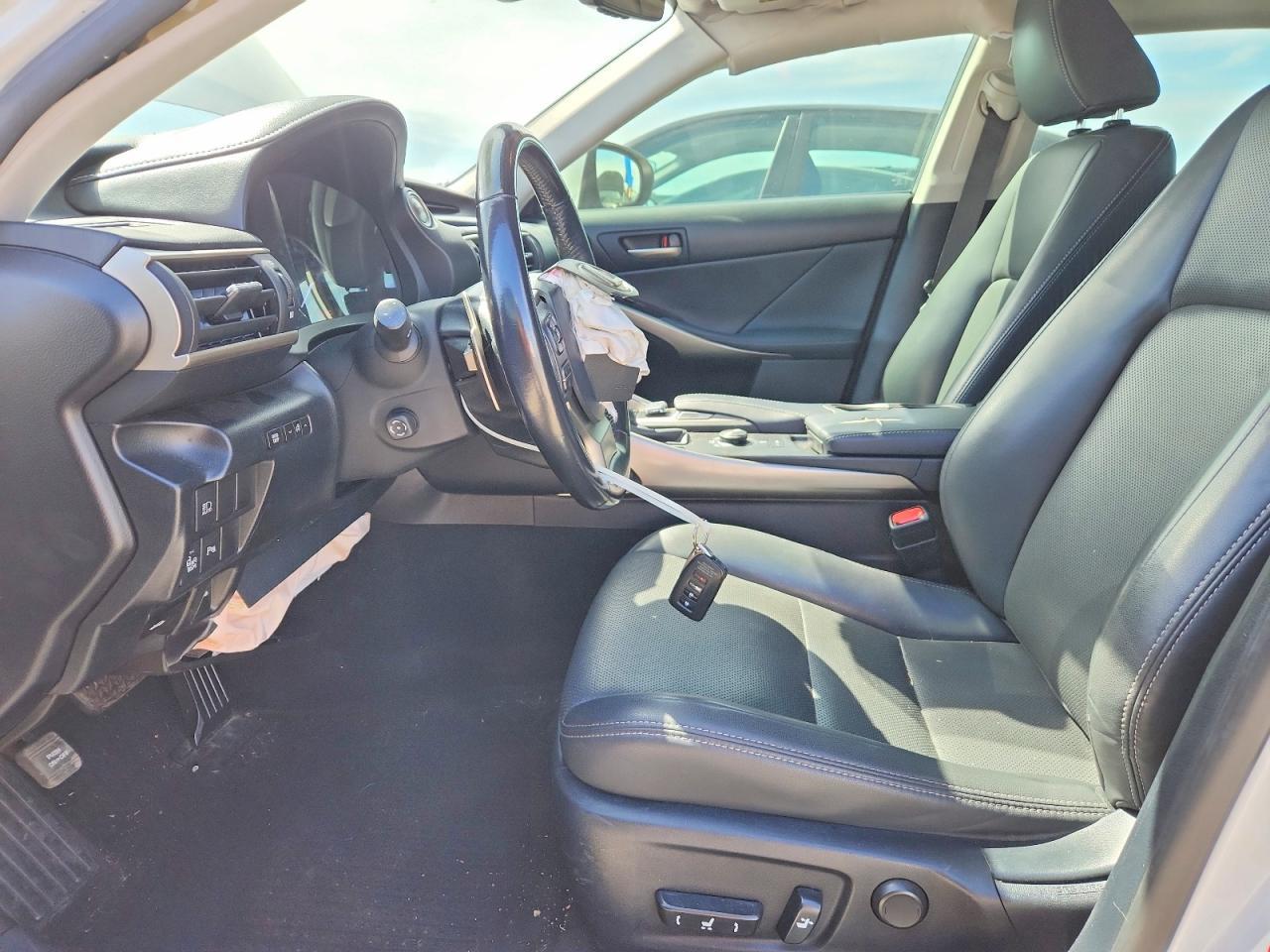 2017 LEXUS IS 200t