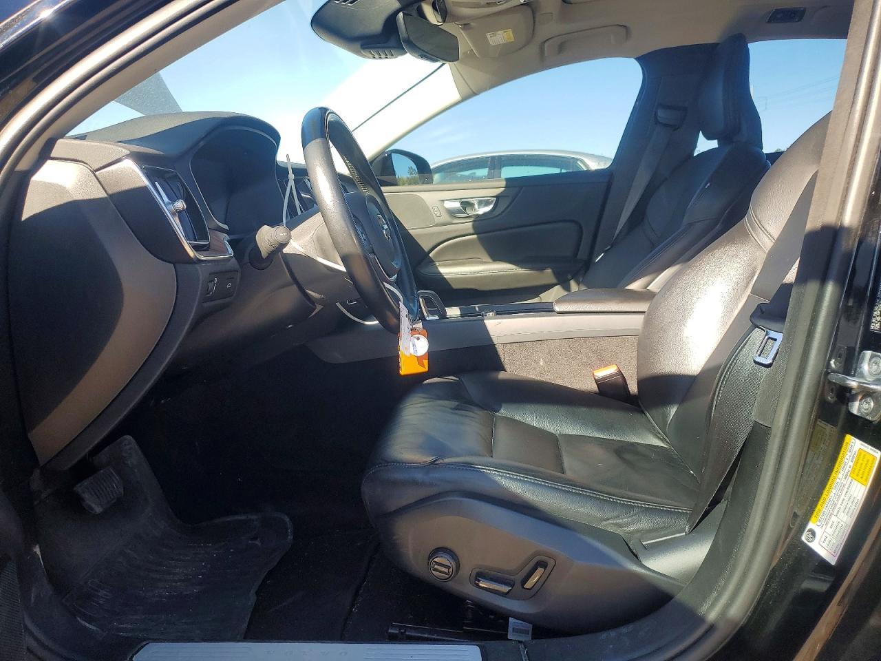 2022 VOLVO S60