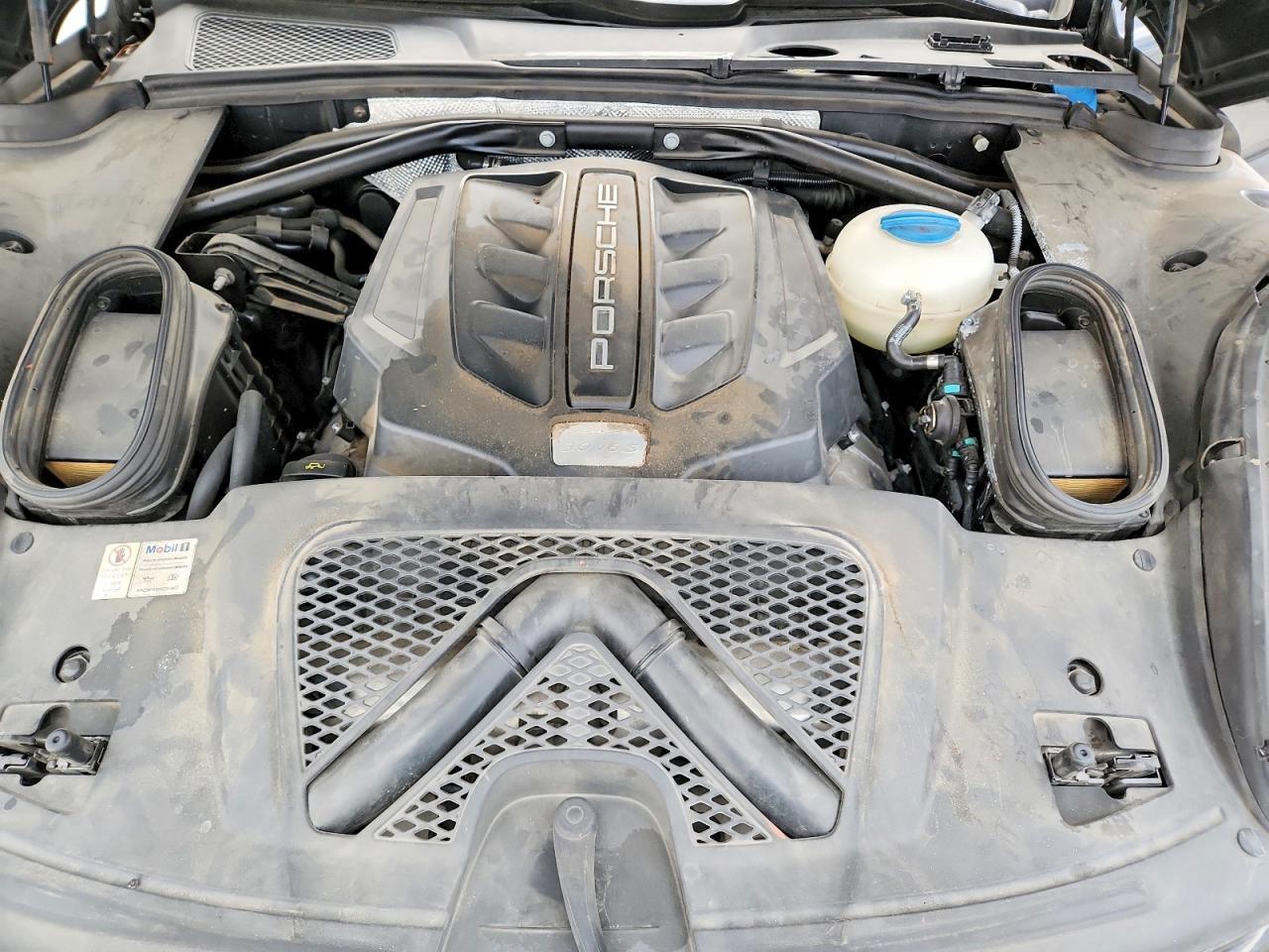 2015 PORSCHE Macan
