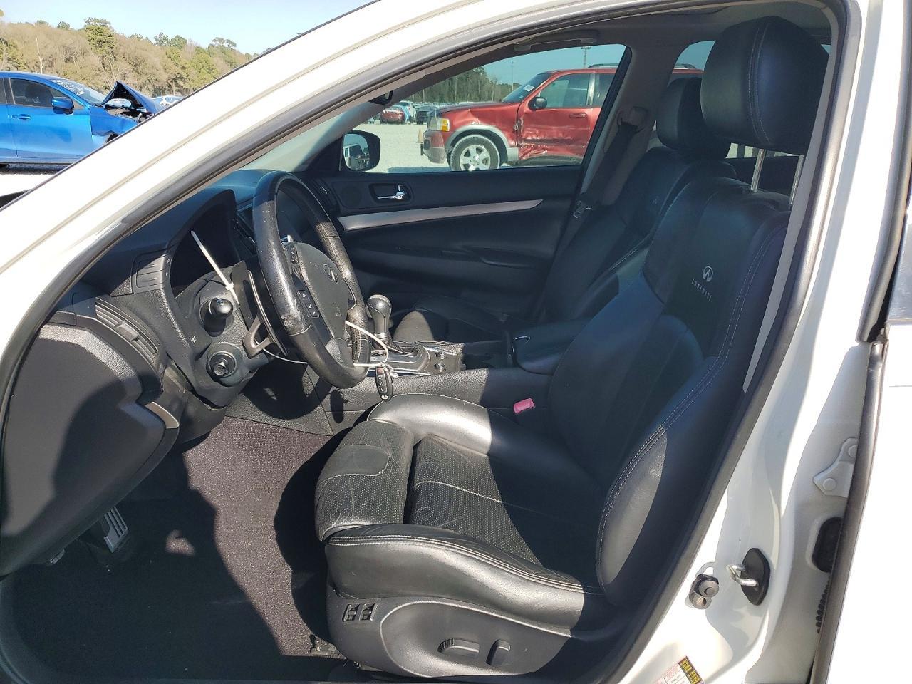 2013 INFINITI G37