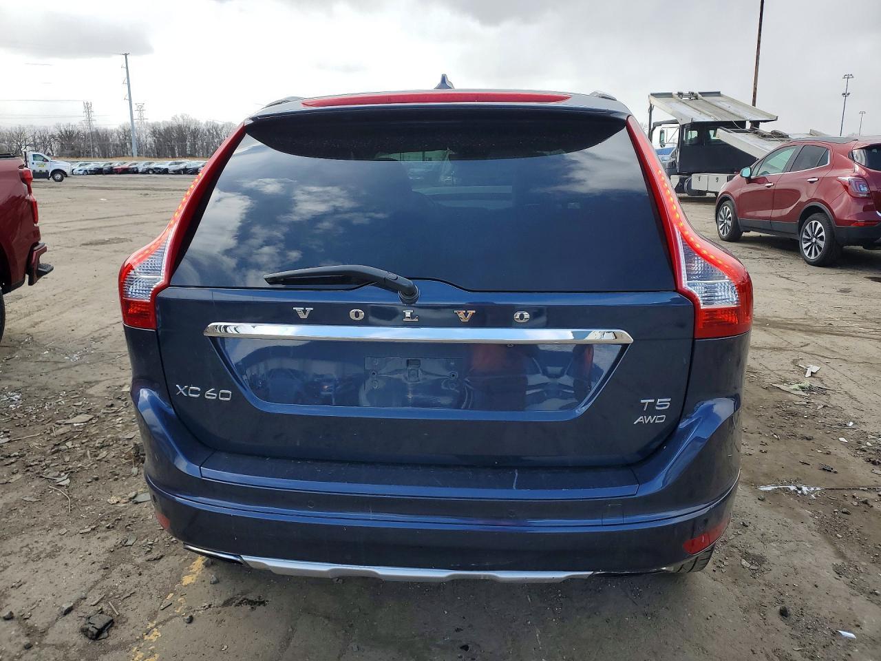 2015 VOLVO XC60
