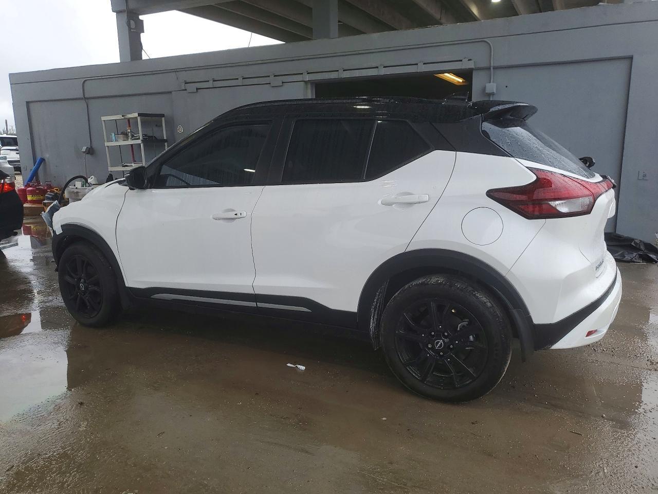 2023 NISSAN KICKS