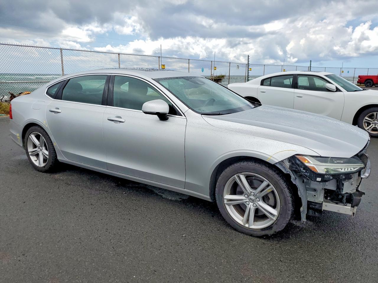 2018 VOLVO S90