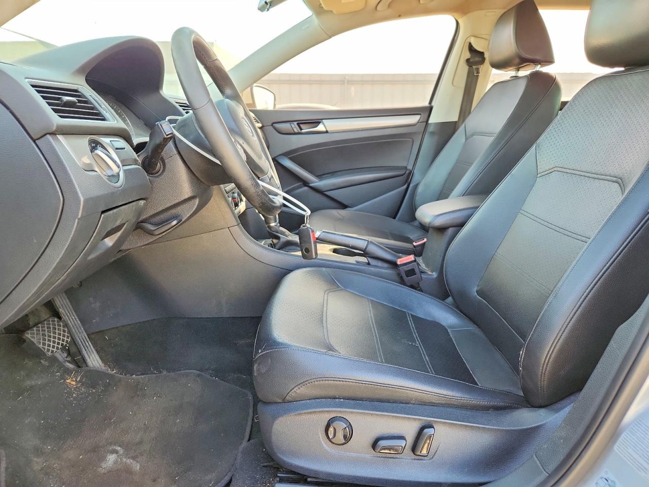 2015 VOLKSWAGEN Passat