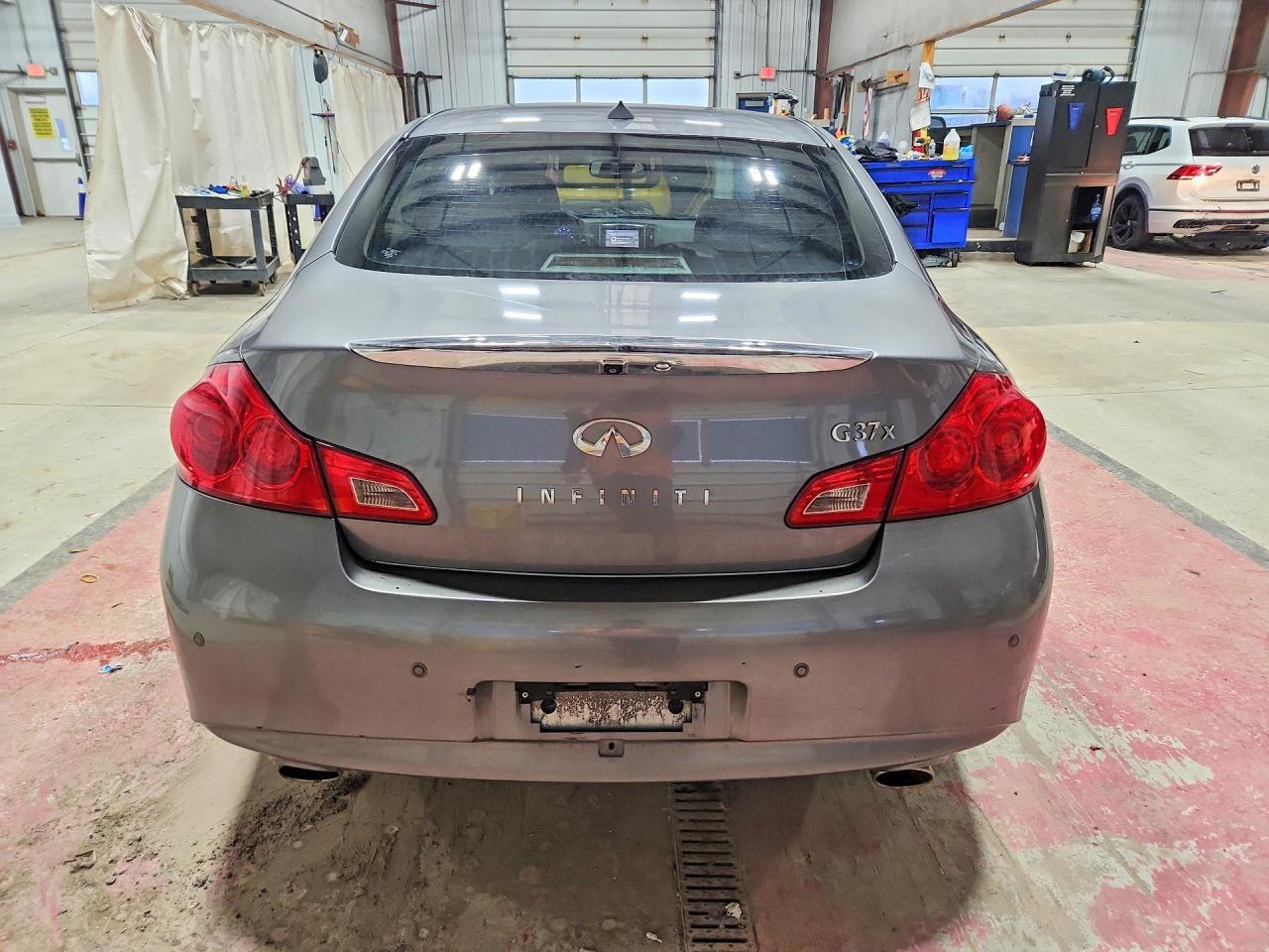 2011 INFINITI G37