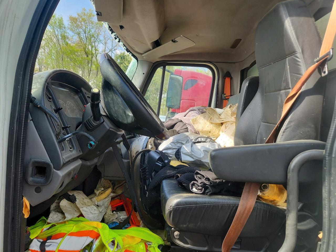 2013 FREIGHTLINER M2 106