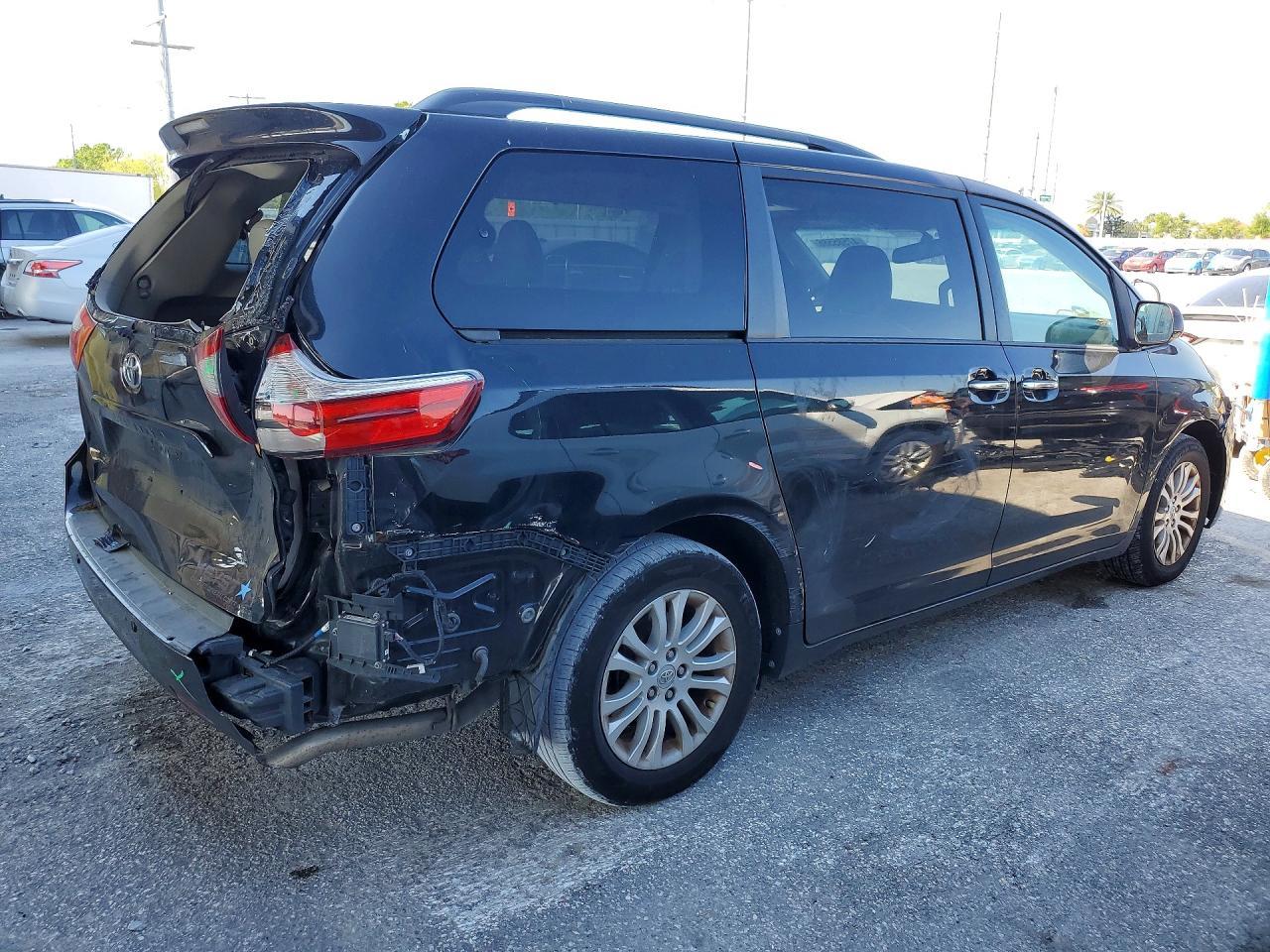 2016 TOYOTA SIENNA