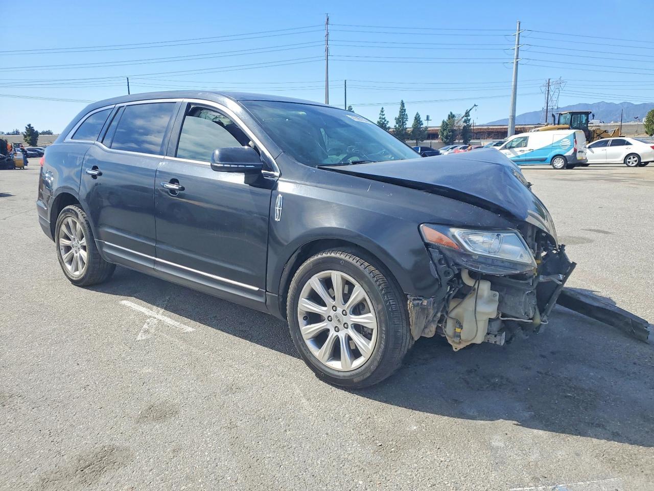 2016 LINCOLN MKT