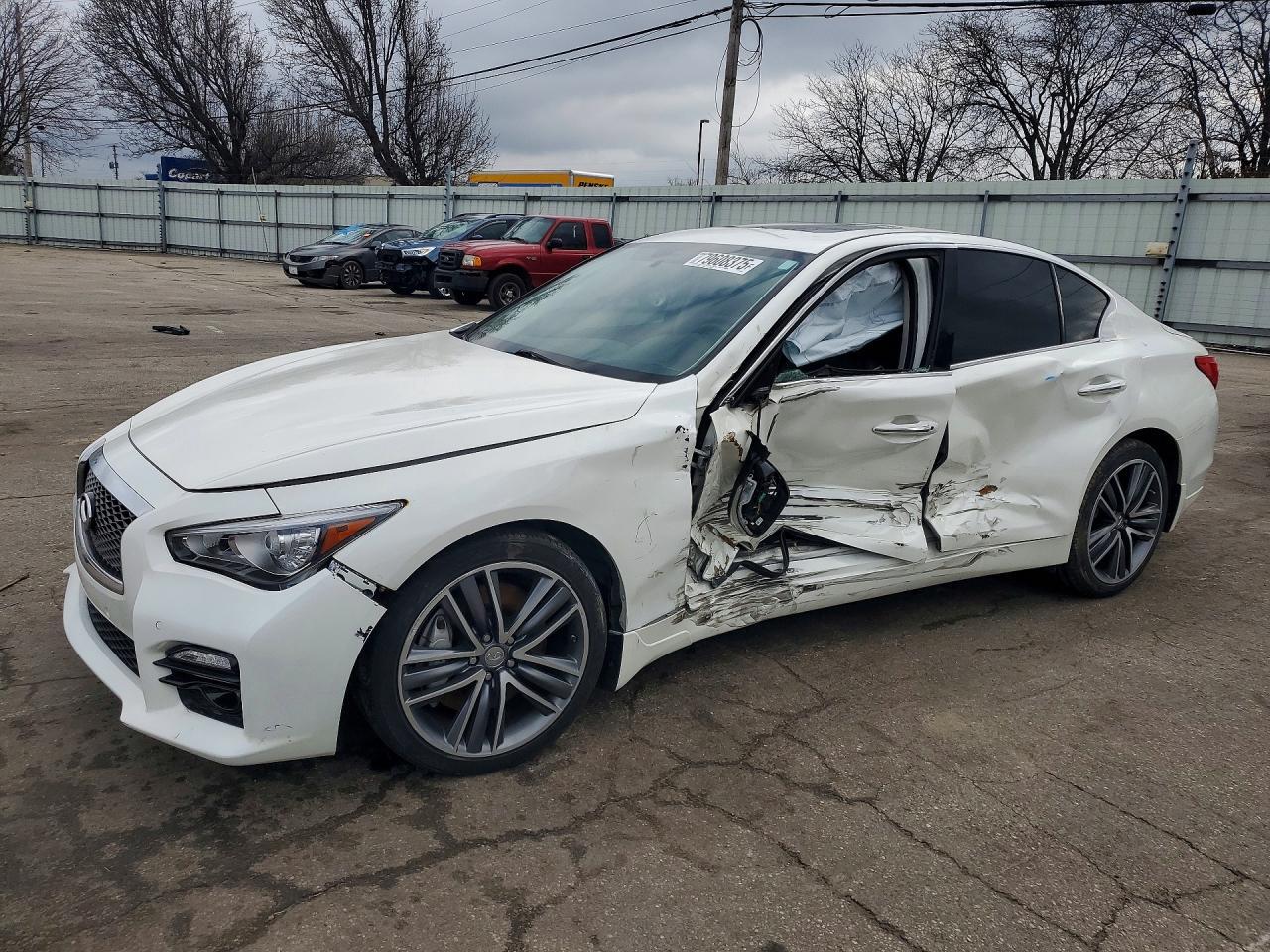 2016 INFINITI Q50