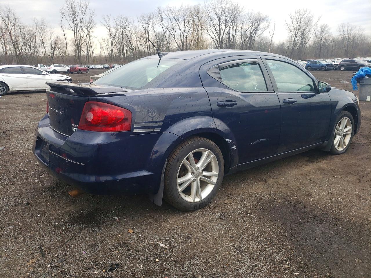 2013 DODGE Avenger