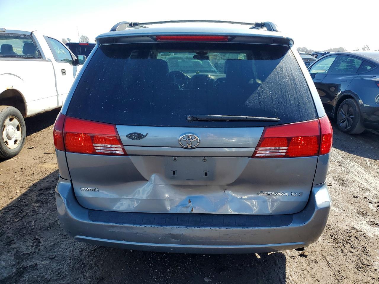 2004 TOYOTA SIENNA