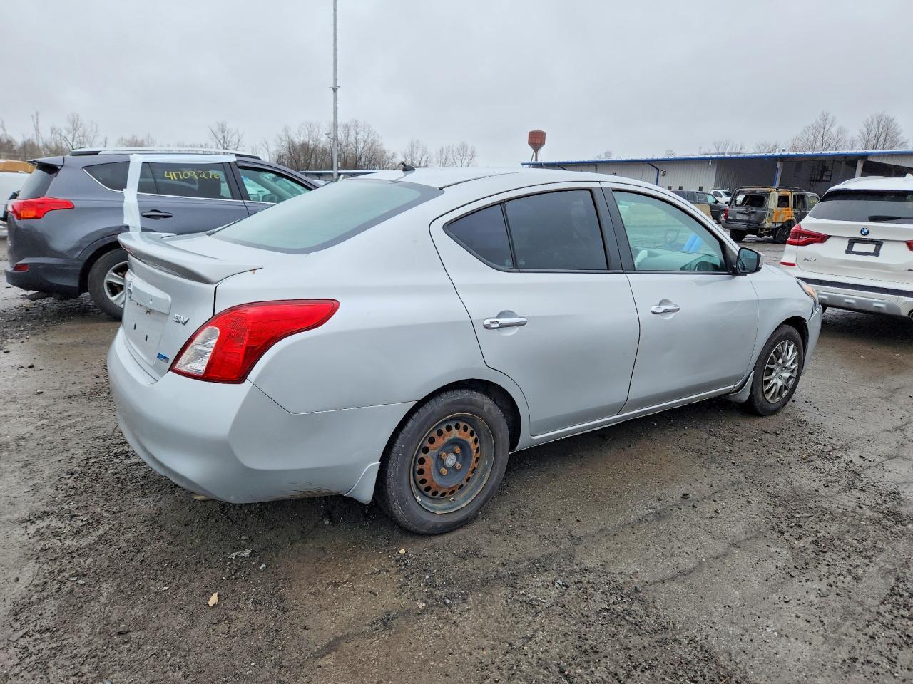 2015 NISSAN VERSA